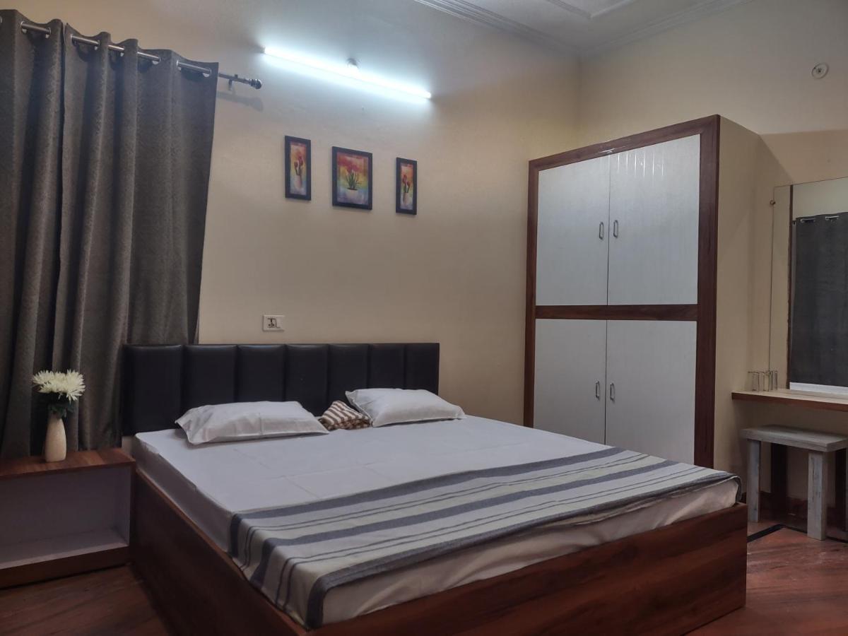 Paarijaat Homestay & Guesthouse Ayodhya ภายนอก รูปภาพ