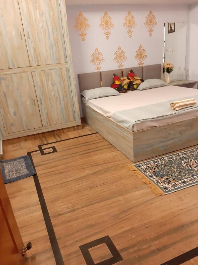 Paarijaat Homestay & Guesthouse Ayodhya ภายนอก รูปภาพ