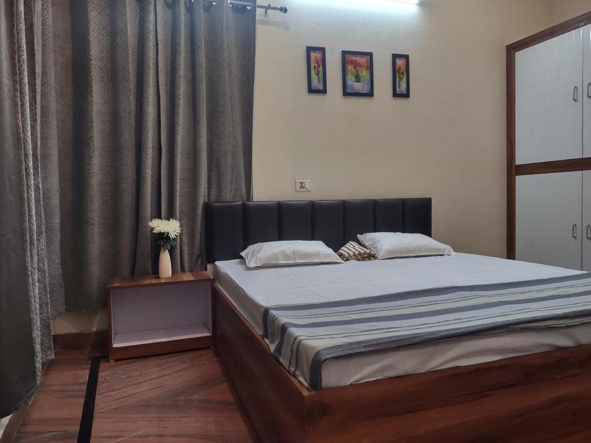 Paarijaat Homestay & Guesthouse Ayodhya ภายนอก รูปภาพ