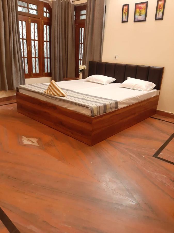 Paarijaat Homestay & Guesthouse Ayodhya ภายนอก รูปภาพ