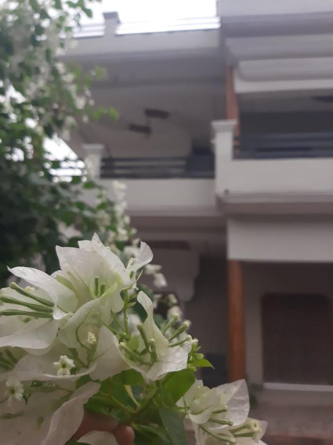 Paarijaat Homestay & Guesthouse Ayodhya ภายนอก รูปภาพ