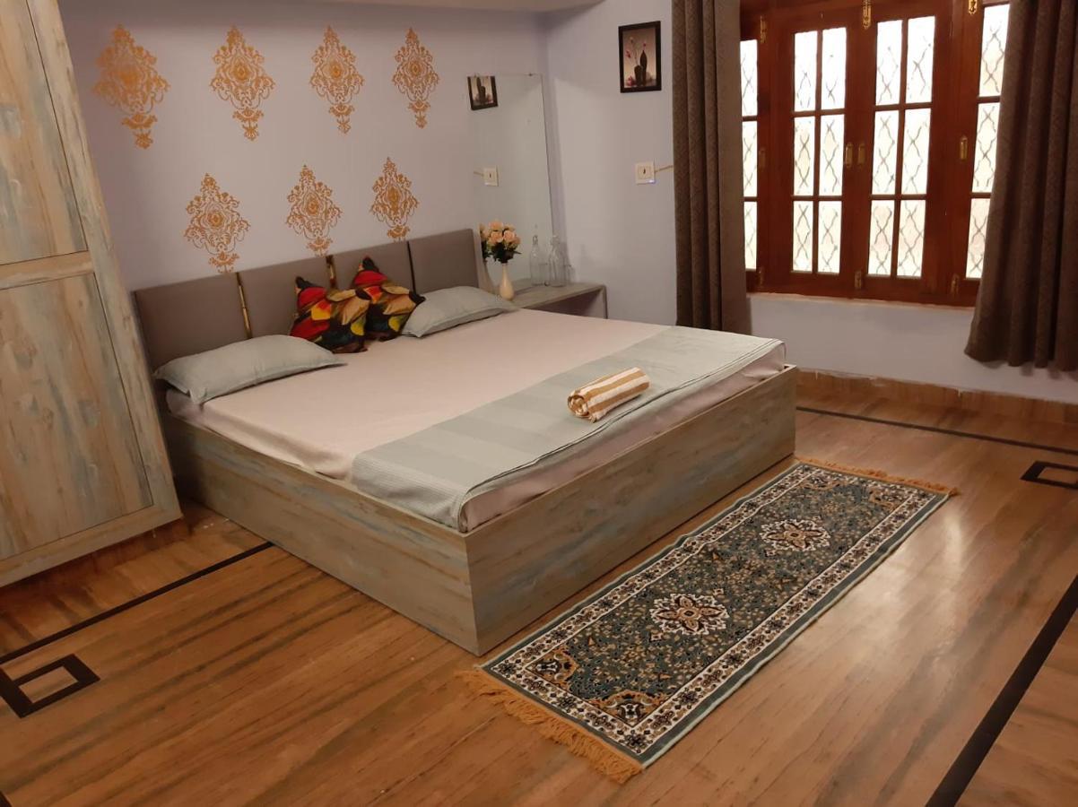 Paarijaat Homestay & Guesthouse Ayodhya ภายนอก รูปภาพ