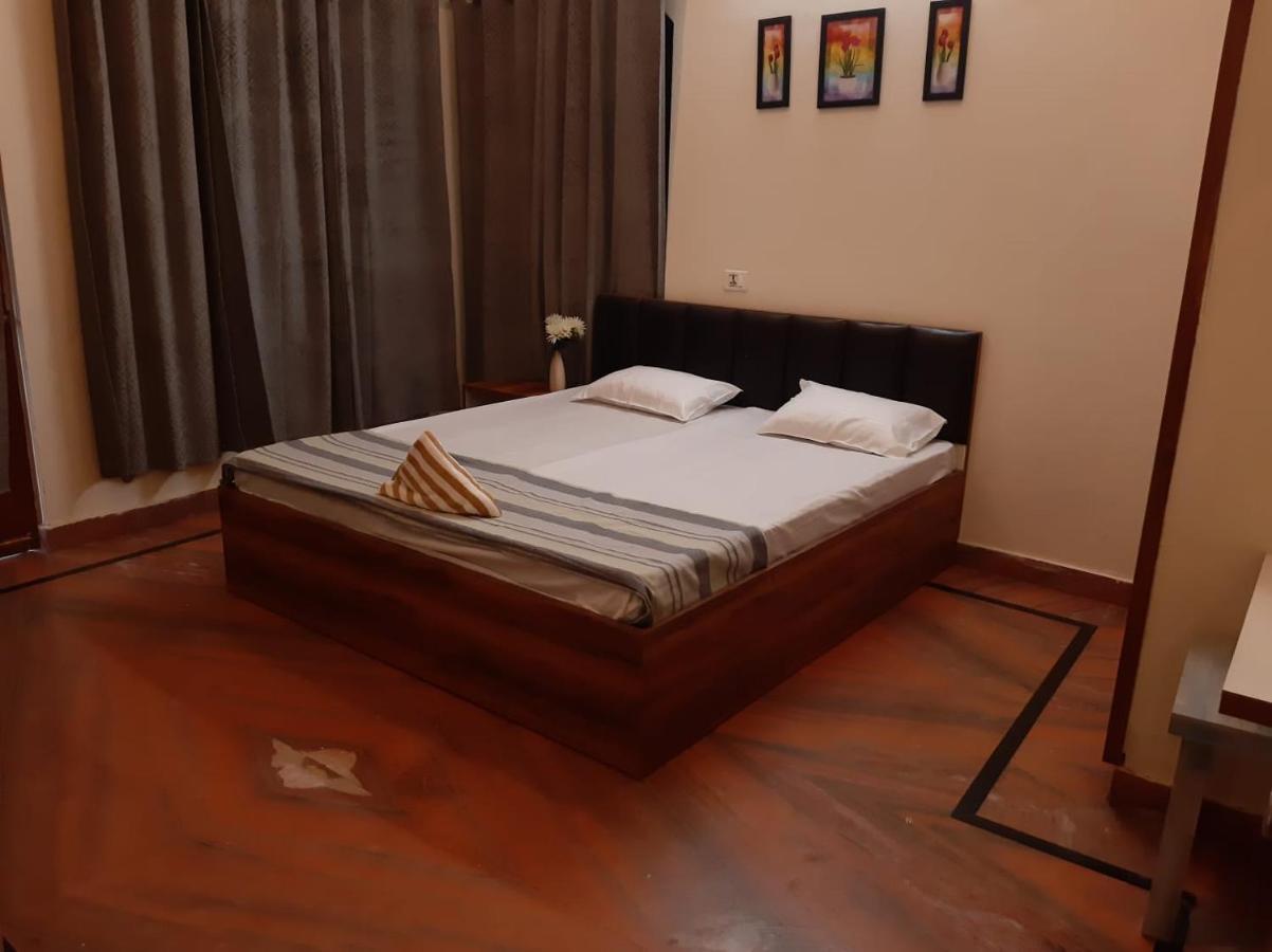 Paarijaat Homestay & Guesthouse Ayodhya ภายนอก รูปภาพ