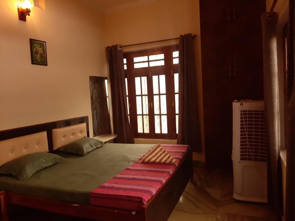 Paarijaat Homestay & Guesthouse Ayodhya ภายนอก รูปภาพ