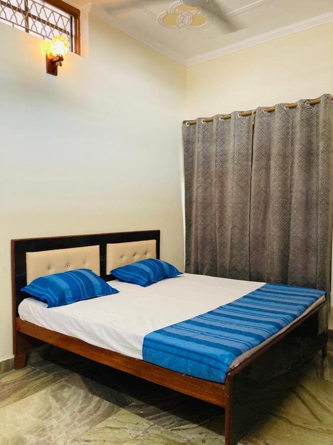 Paarijaat Homestay & Guesthouse Ayodhya ภายนอก รูปภาพ